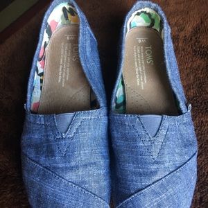 Toms